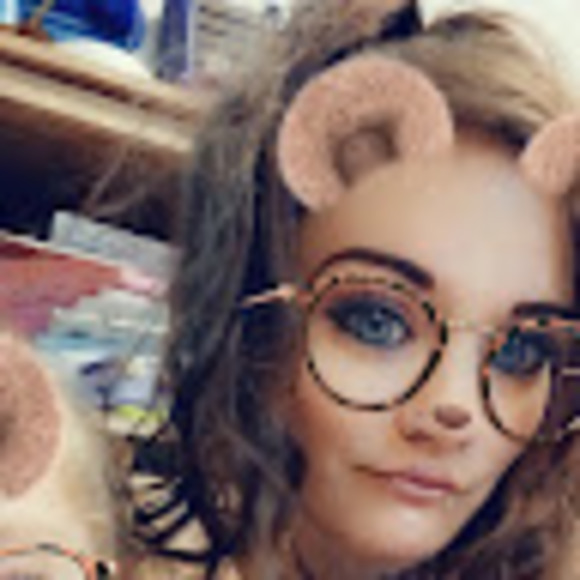 Meet your Posher, Lisa - Picture 1 of 1